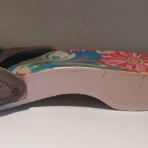 Pre-Owned Hand Painted Bronze Dr. Scholl's classic sandals - Picture 3 of 8